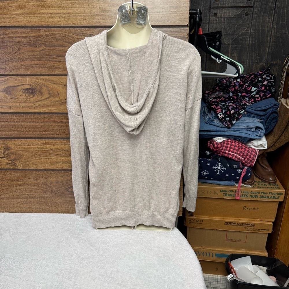 Rachel Zoe size small Light Tan Knit Top with hood, very lightweight - Picture 4 of 7